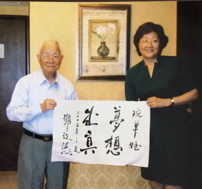 2006年9月,朱婉华和大哥朱晓春副院长从南通市中心城区来到经济技术